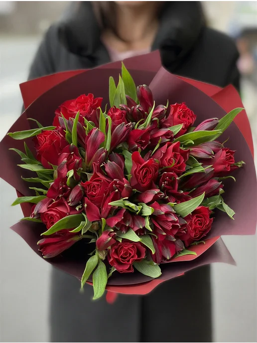 ROZA4U Розовый букет живых цветов из роз и альстромерий, красный, фото 2